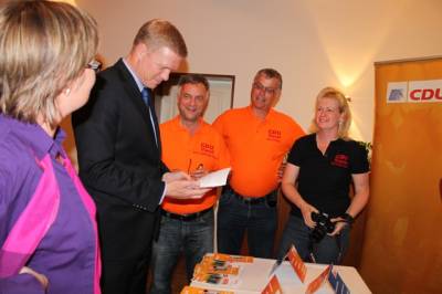 Ulf Thiele informiert sich bei der CDU Varel