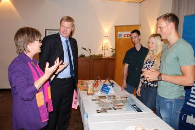 Ulf Thiele informiert sich bei der Jungen Union